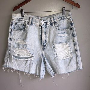 American eagle shorts size 8 great condition.